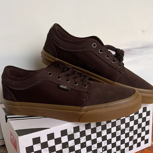 Vans WMNS Skate Chukka Low
Dark Brown/Gum
VN0A4BX4BF3
Sneakers - Picture 6 of 16